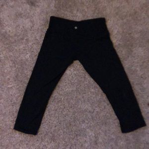 Black lululemon capris